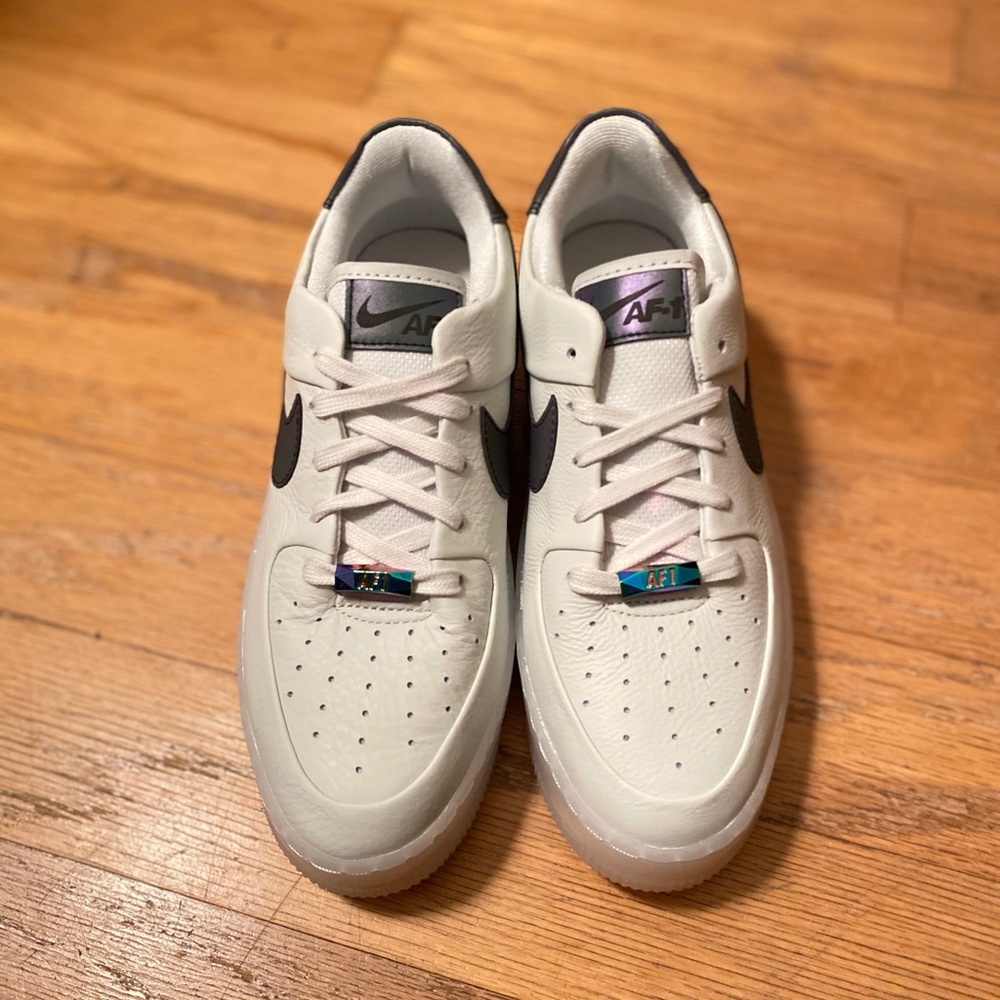 Nike Women's Air Force 1 Sage Low LX Shoe - Picture 2 of 4